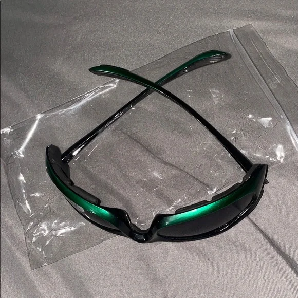 Sleek Black Sunglasses with Metallic Green Temples & Arms - Picture 5 of 6